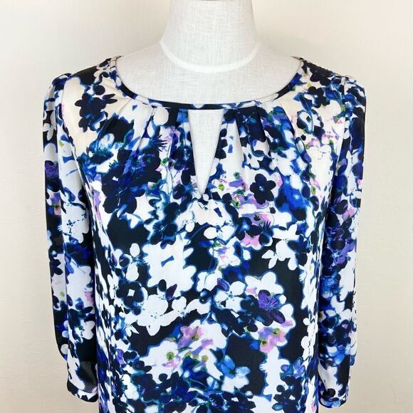 Express Keyhole Sheer Floral Blouse - Picture 3 of 6